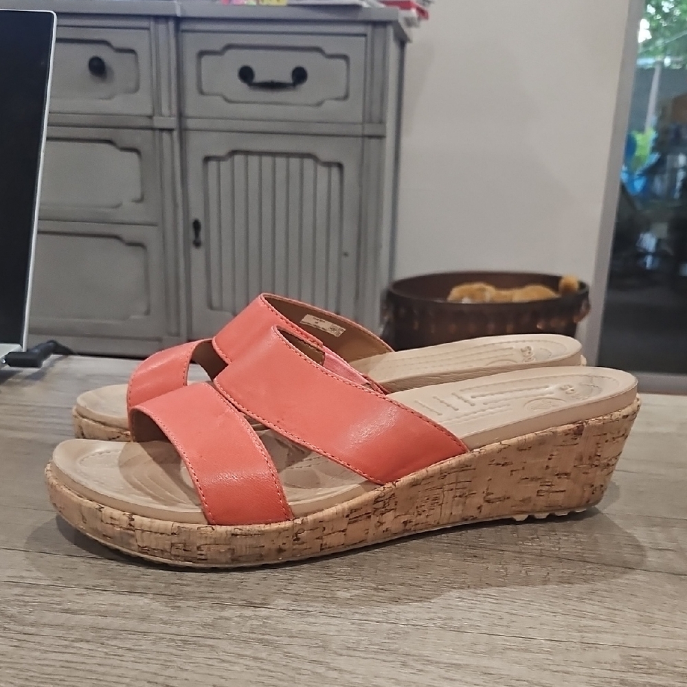 Crocs Women's A-Leigh Leather Mini Wedge size 8